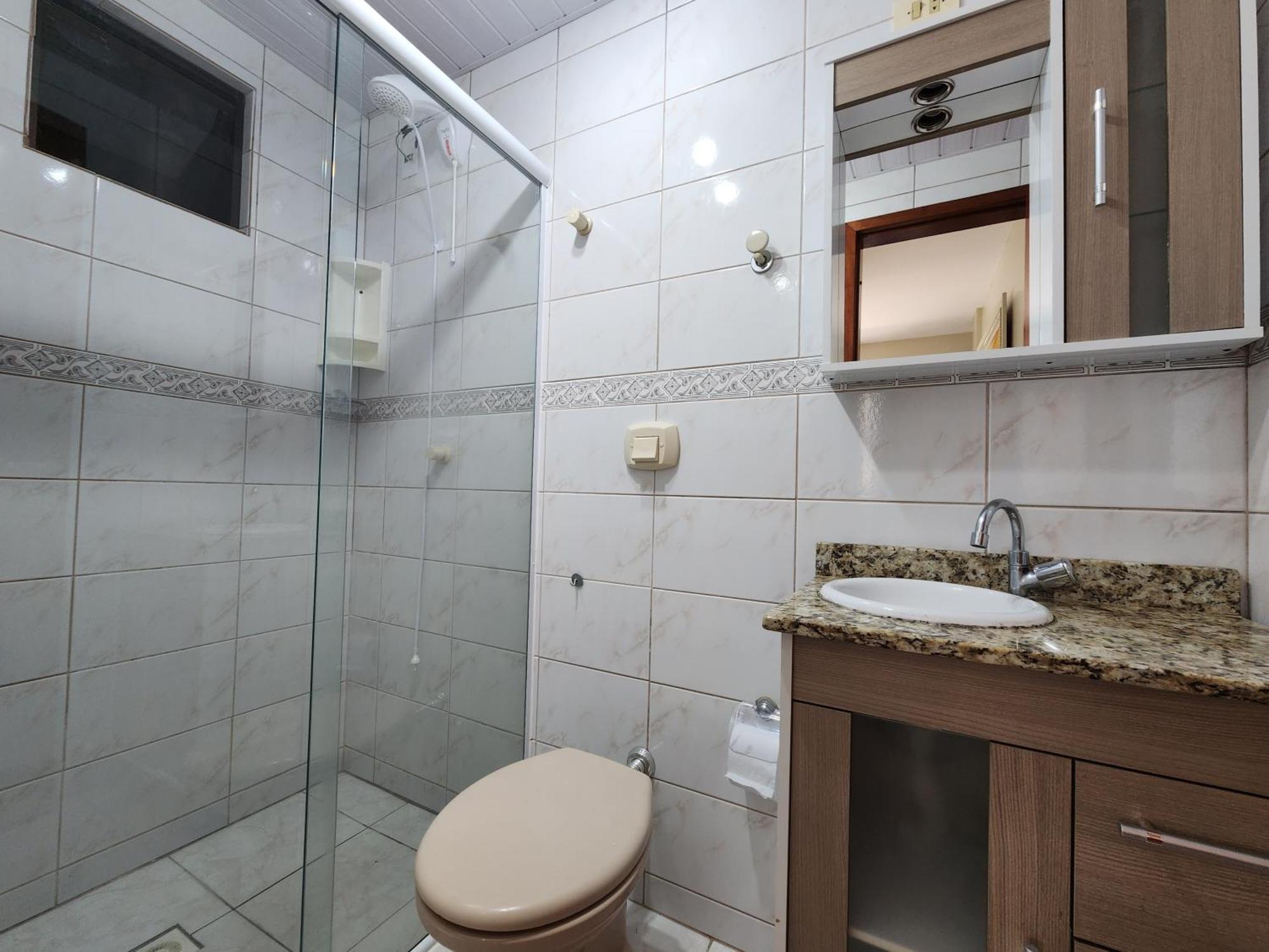 Apartamento 2 Quartos A 200mts Central, Garagem, Churrasqueira, Wi-fi 90 Mbps, Pet Friendly