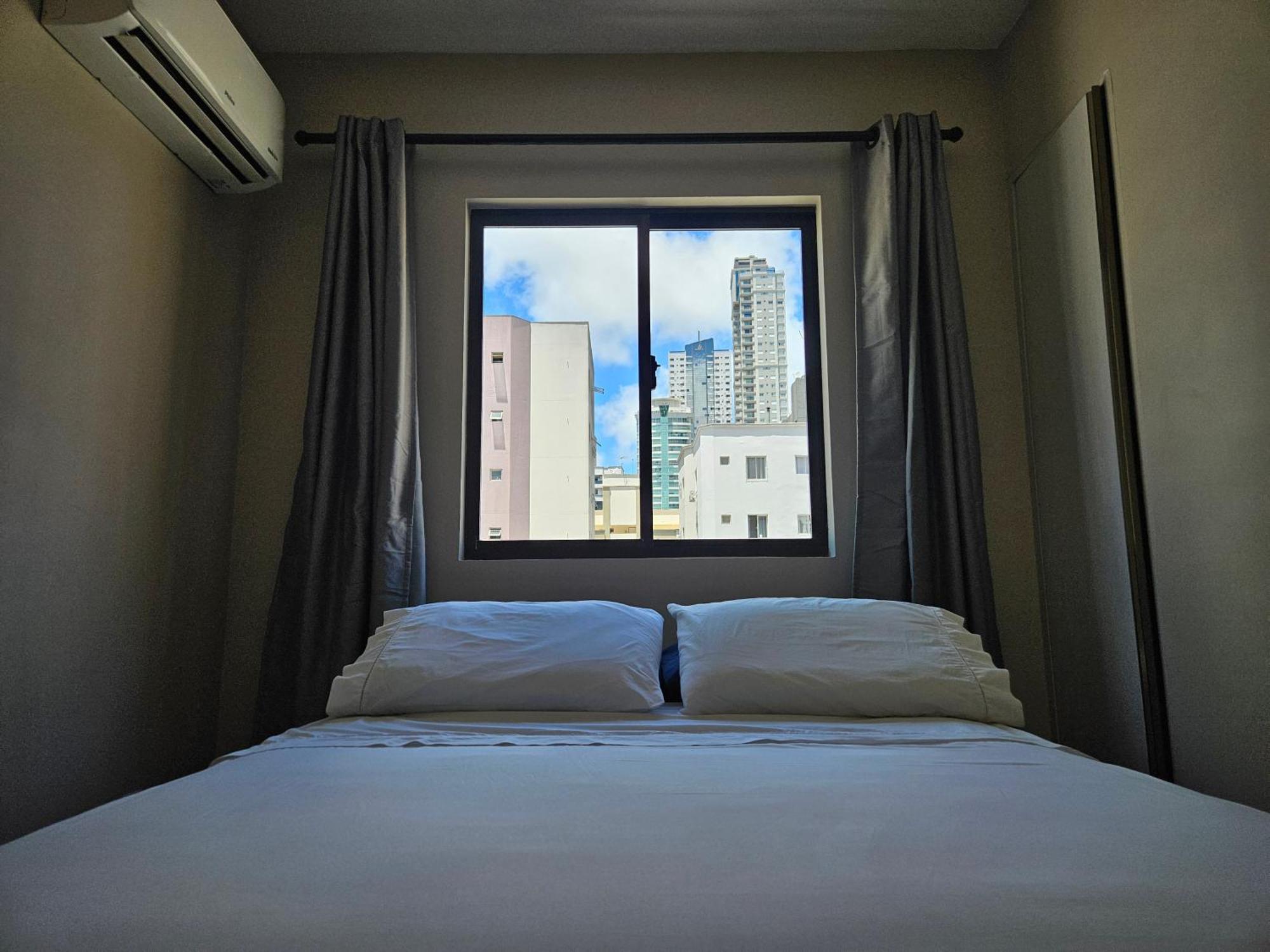 Apartamento 2 Quartos A 200mts Central, Garagem, Churrasqueira, Wi-fi 90 Mbps, Pet Friendly